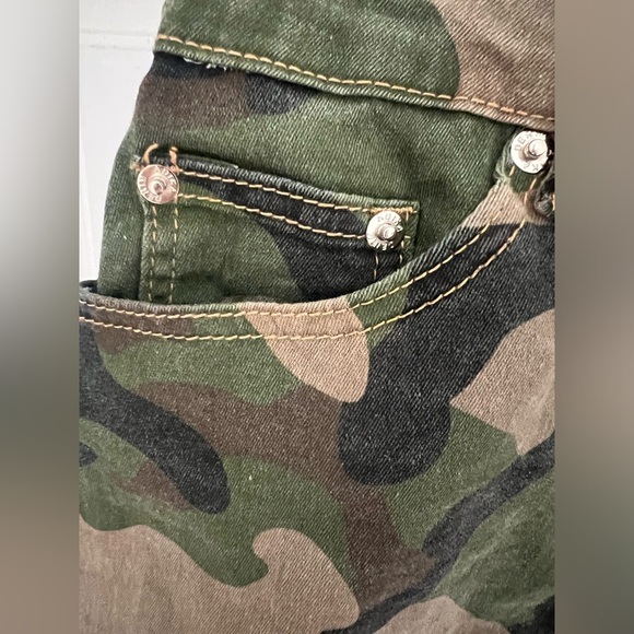 Adika Fierce Camouflage mini skirt (green and brown) - Picture 6 of 6